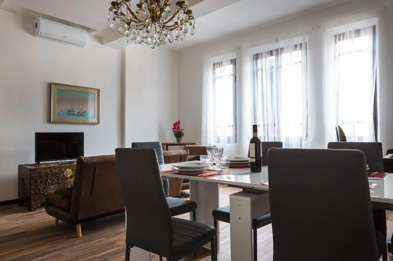 Parco Ducale Elegant Apartment con Balcone Parma