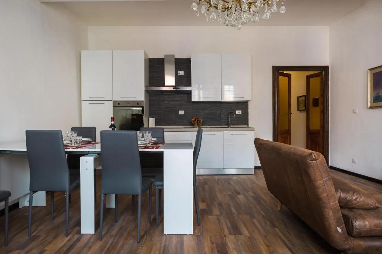 Parco Ducale Elegant Apartment con Balcone Parma Italia