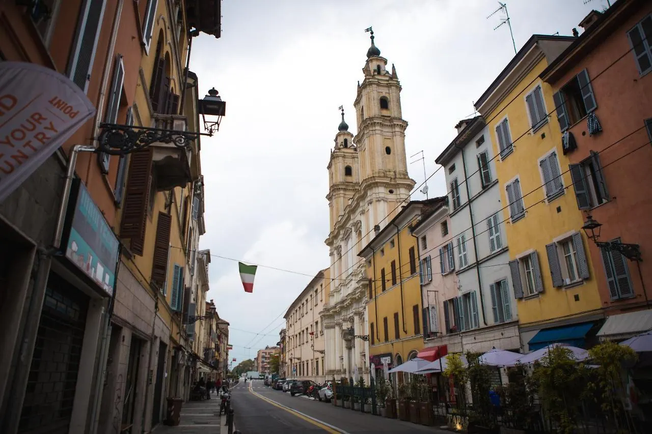 Parco Ducale Elegant Apartment con Balcone Parma Italia